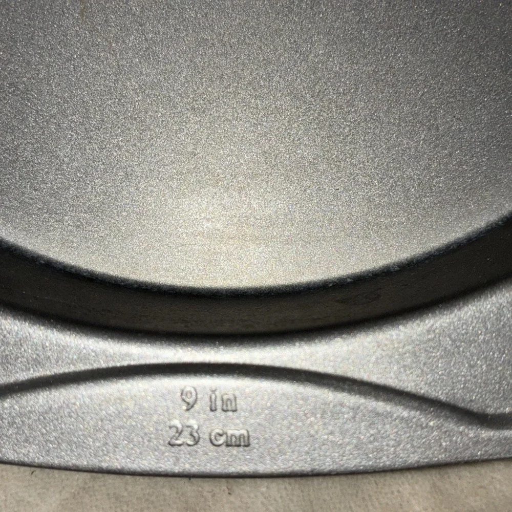 Oneida Cake Pan Round 9x1.5